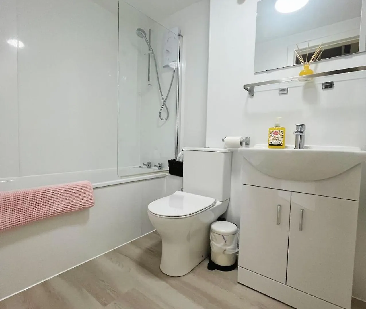 One Bedroom Apartment Behind Edinburgh Castle On The 3Rd Floor